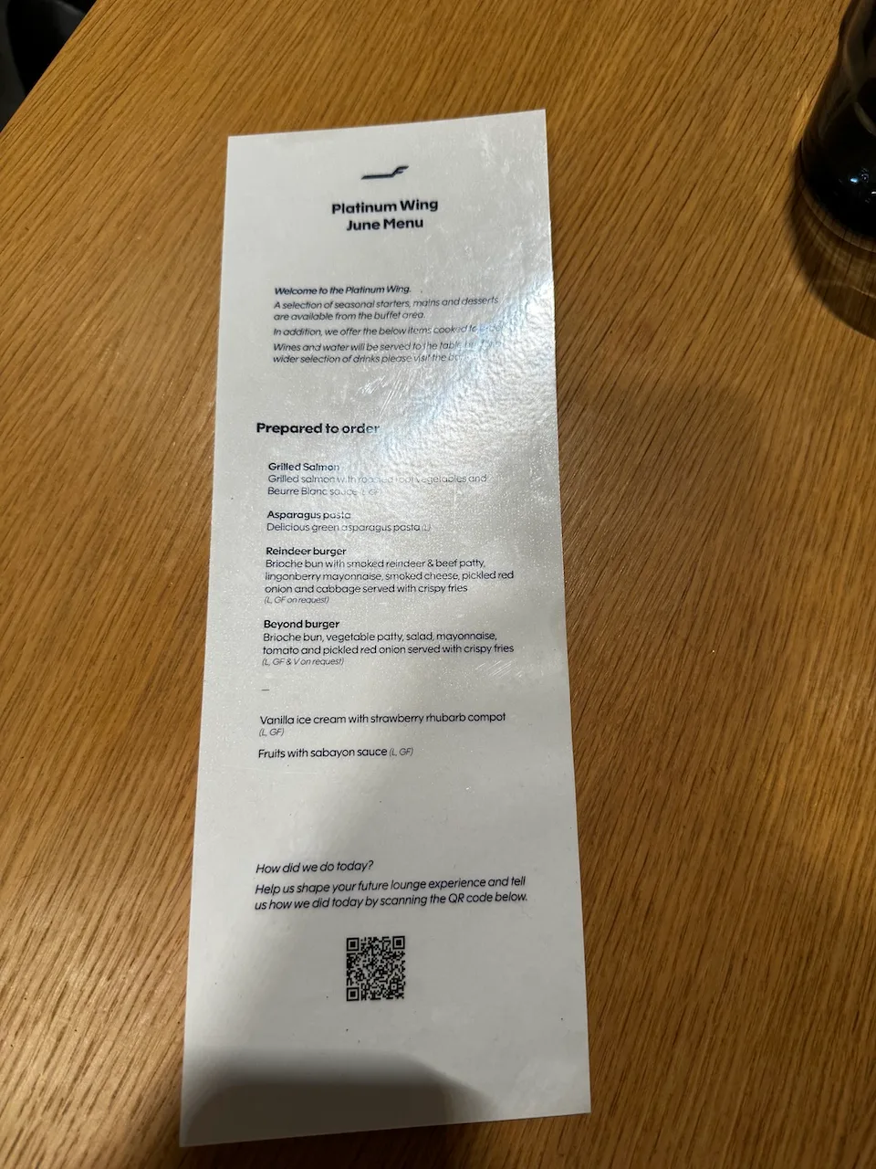 Platinflügel-Hotelmenü mit Speisenkarte