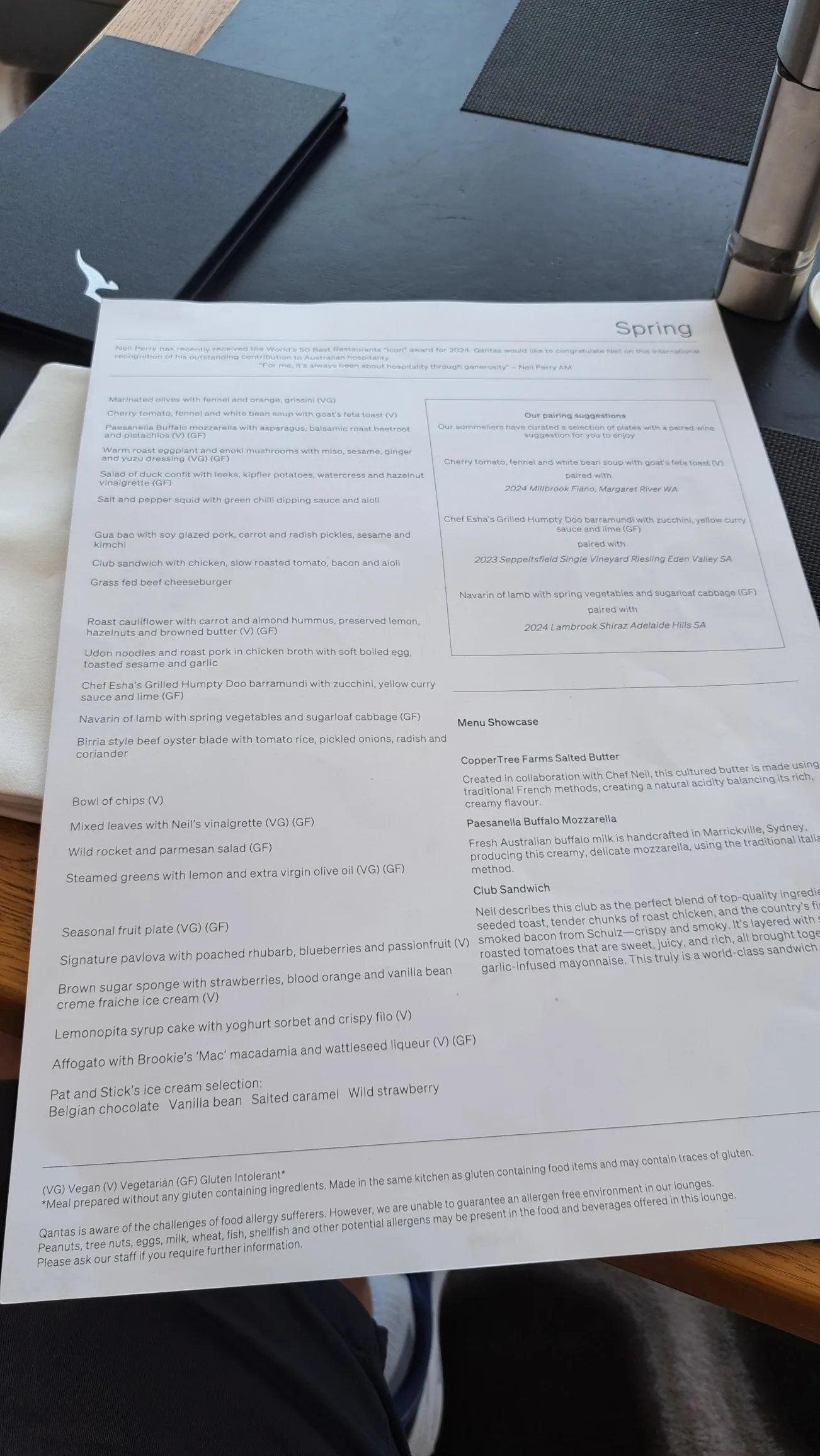 Speisekarte mit Speisen für den Frühling