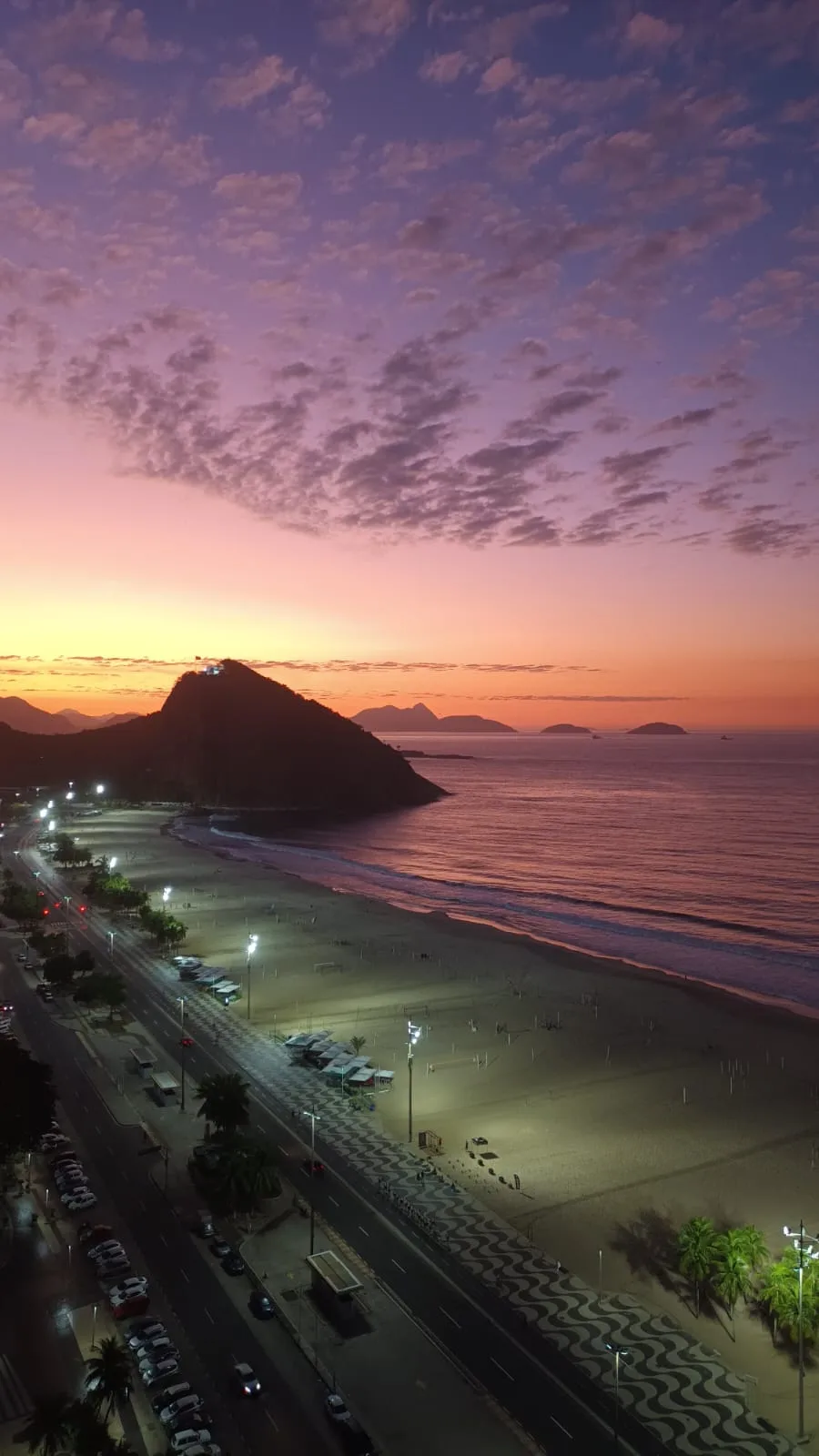 Strandpromenade bei Sonnenuntergang