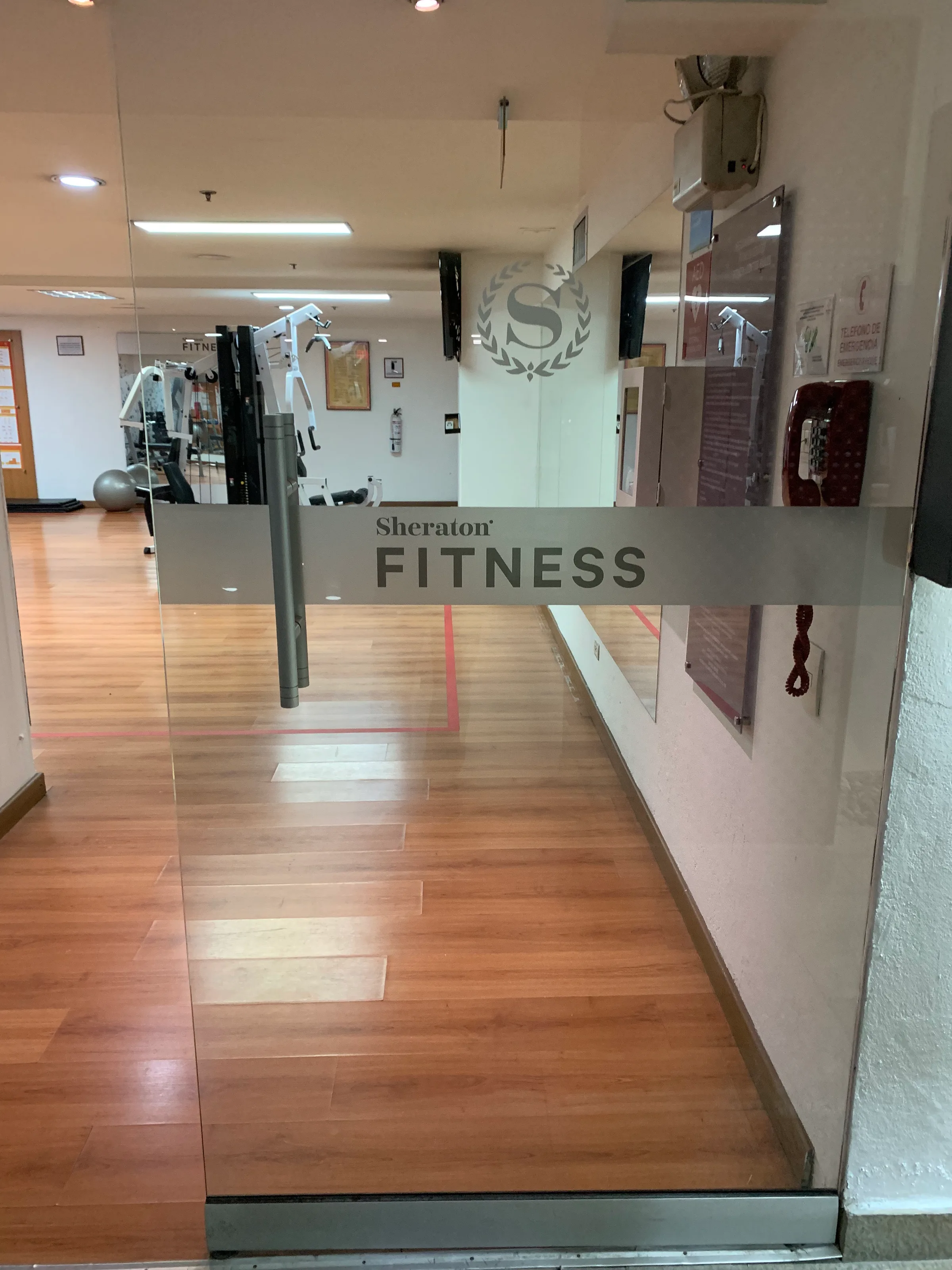 Eingang zum Fitnessbereich im Sheraton-Hotel