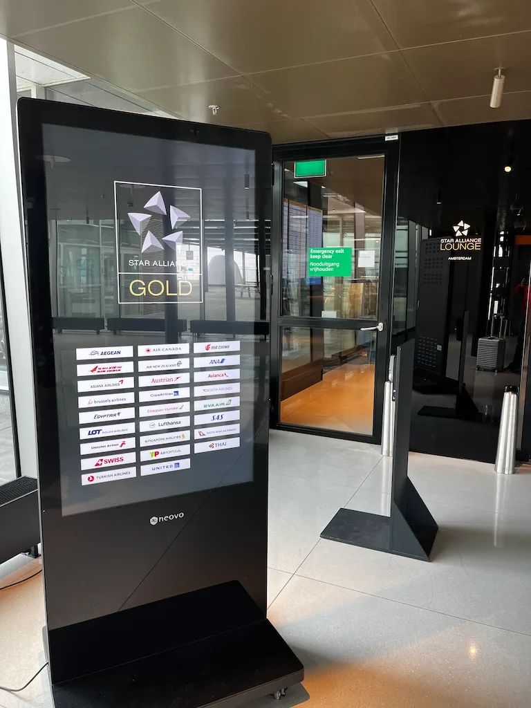Star Alliance Gold Lounge Schild mit Mitgliedsfluggesellschaften