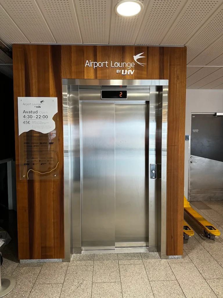 Lift zum Loungeeingang