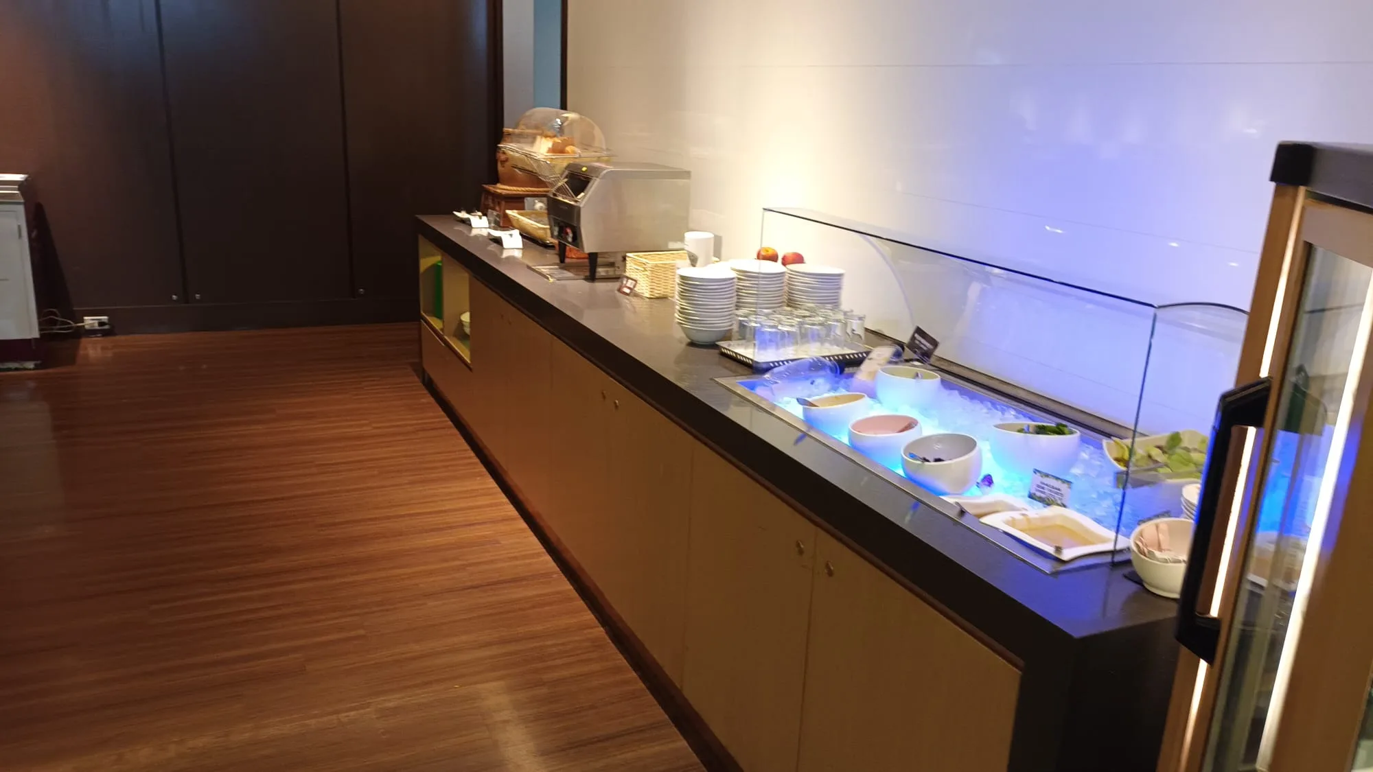 Infinity Lounge mit Frühstücksservice und Getränkeauswahl