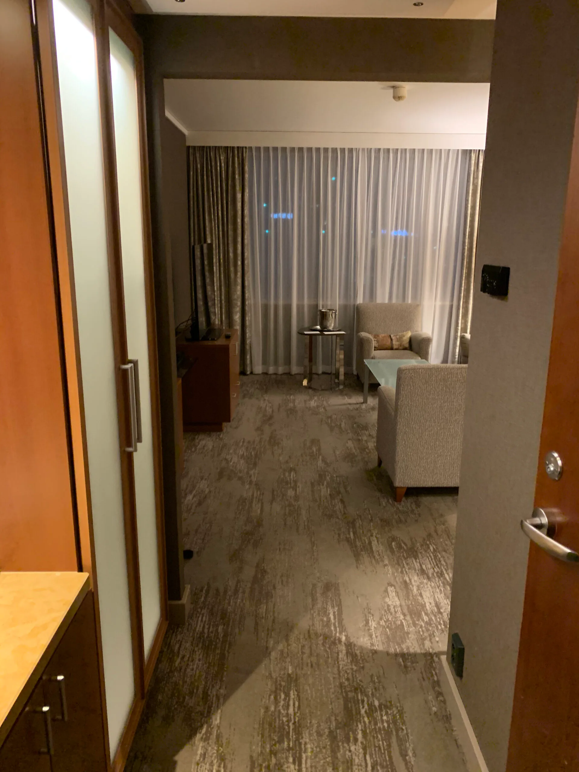 Buffet mit Eiern und Orangen im Hotelrestaurant