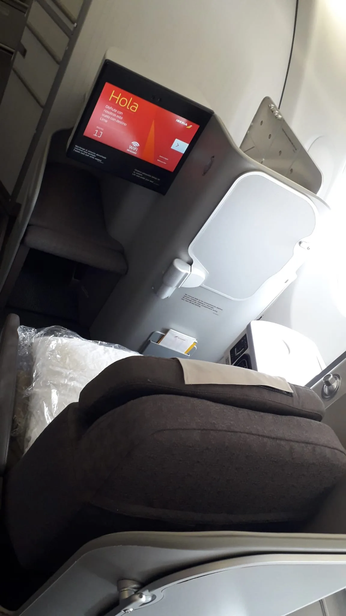 Business Class Sitz mit Monitor im Flugzeug