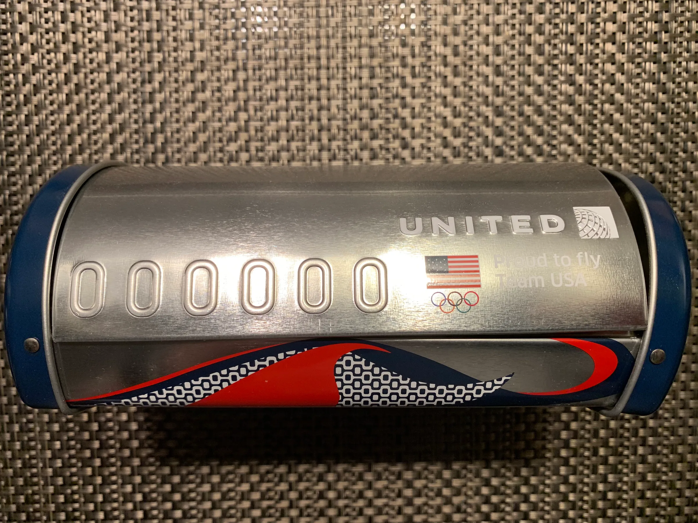 United Airlines Polaris Business Class Gepäckstück mit Team USA-Aufdruck