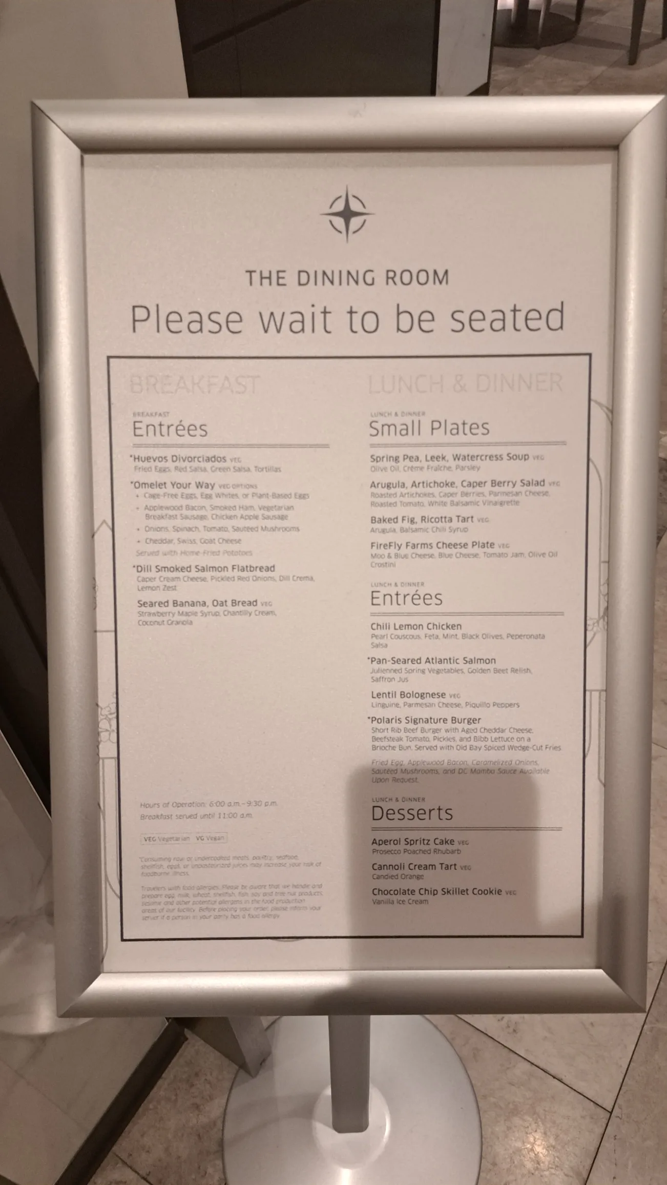 Speisekarte: Frühstück, Lunch und Dinner