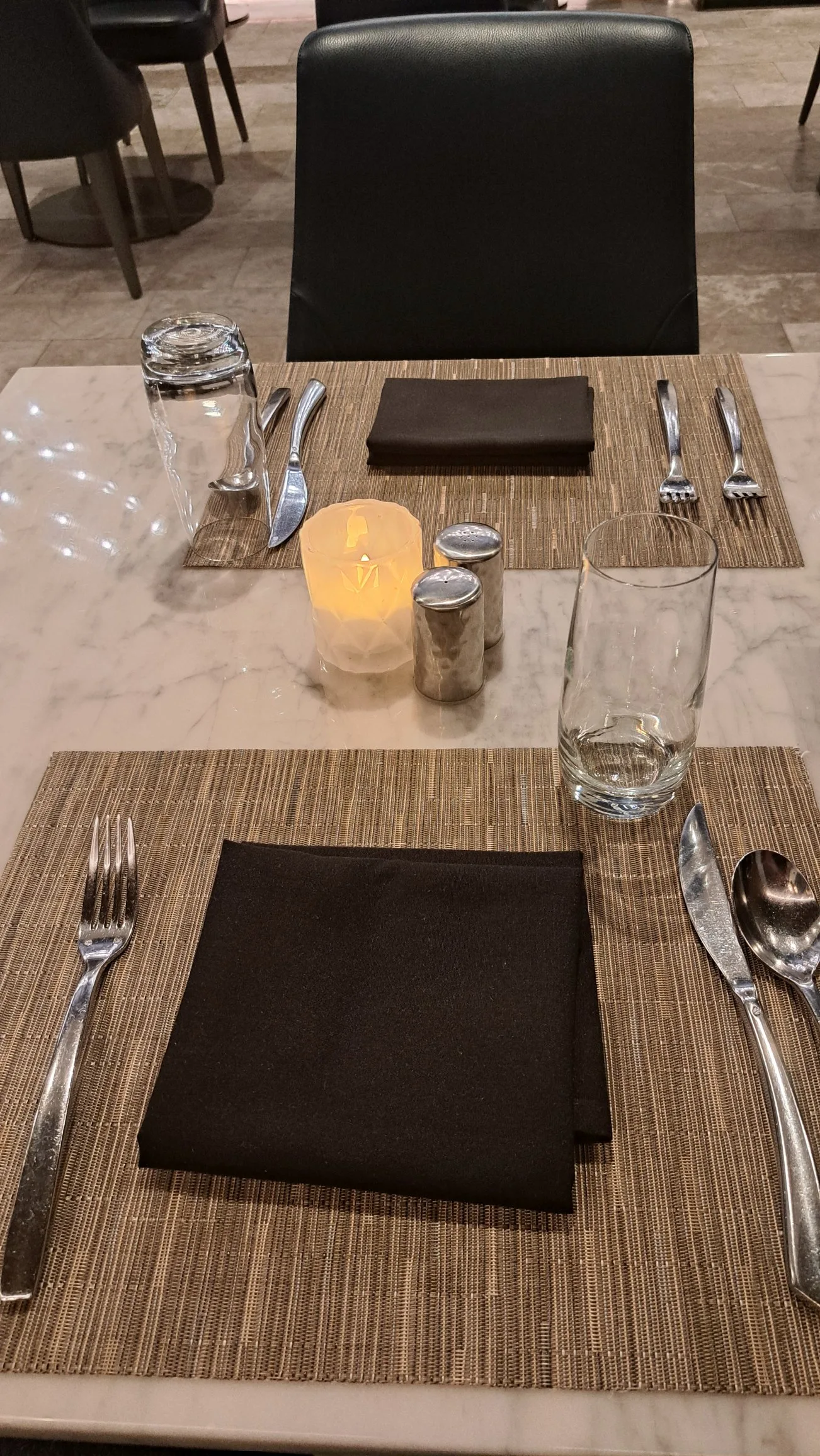 Gedeckter Tisch im Dining Room