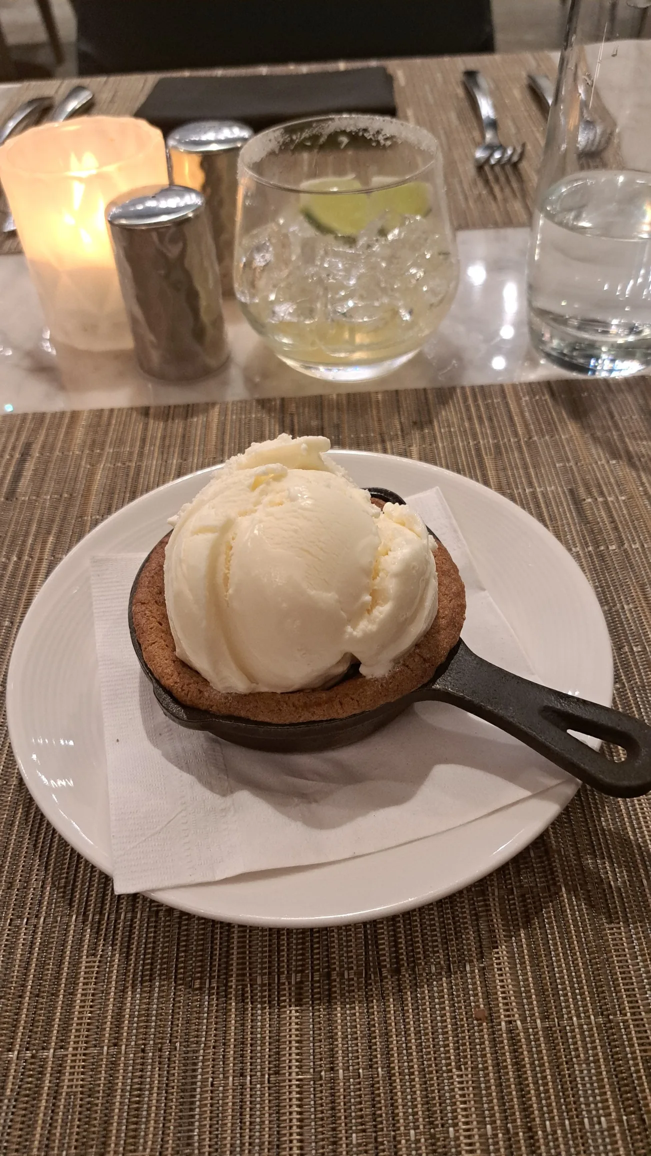Warmer Schokoladenkuchen mit Vanilleeis