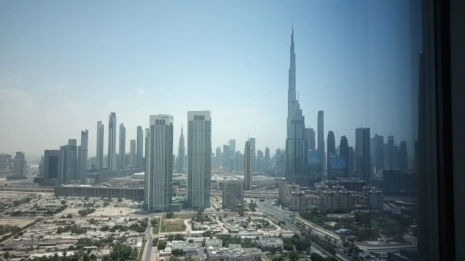 Dubai Skyline mit Burj Khalifa – Blick aus dem Zimmer