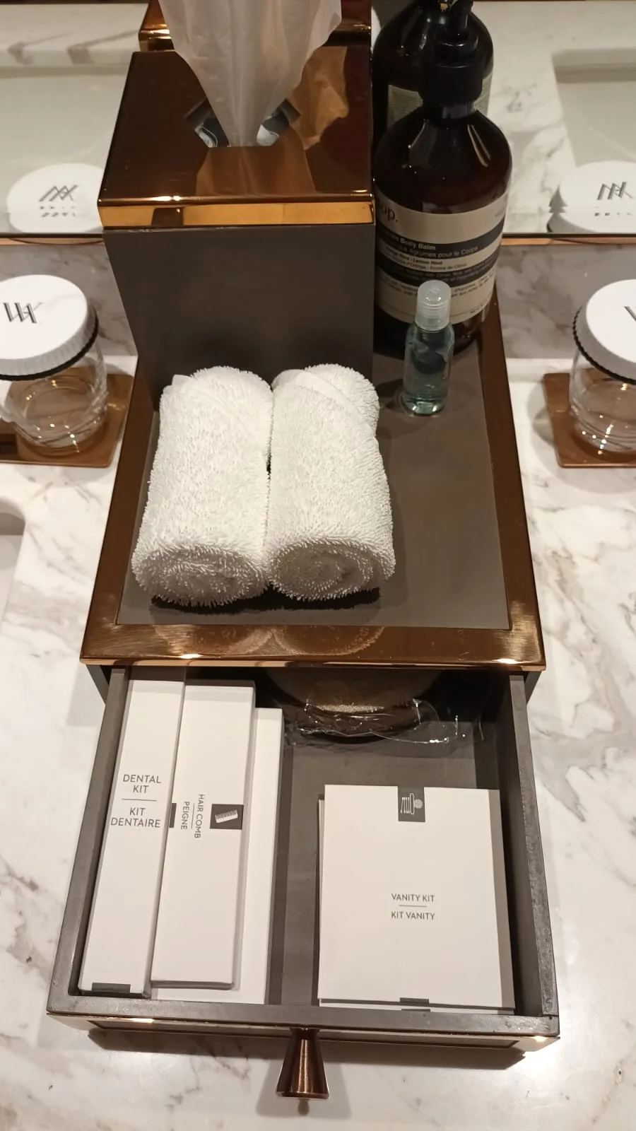 Zahnpflege und Amenities im Bad